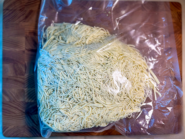 Сырный продукт ФЕРМЕРСКИЙ паутинка  укроп/чеснок в Ставрополе