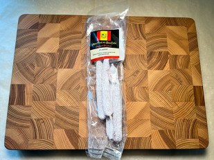 СНАПСЫ гренки со вкусом холодец и хрен: Колбаски сыровяленые Mini Fuet 